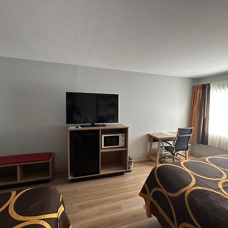 Super 8 By Wyndham Sterling Co Hotel Luaran gambar