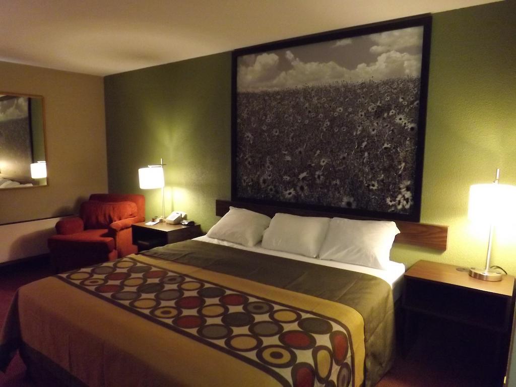 Super 8 By Wyndham Sterling Co Hotel Bilik gambar